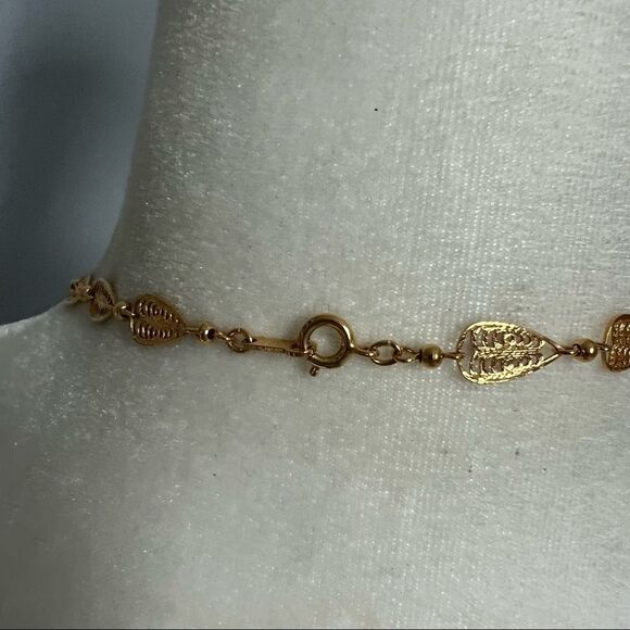 Gold leaf delicate long necklace - Picture 3 of 5